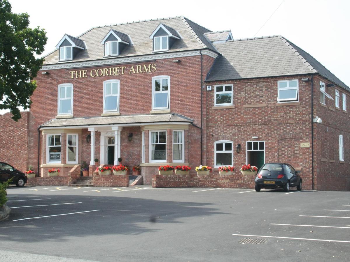ホテル The Corbet Arms Uffington  エクステリア 写真